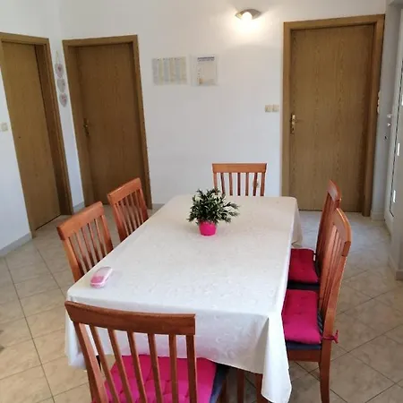 Apartman Iris Marina