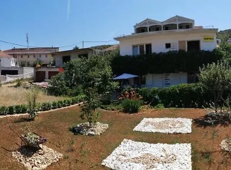 Iris Apartman *