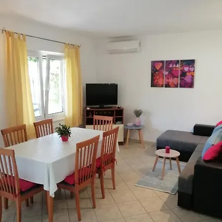 Iris Apartman